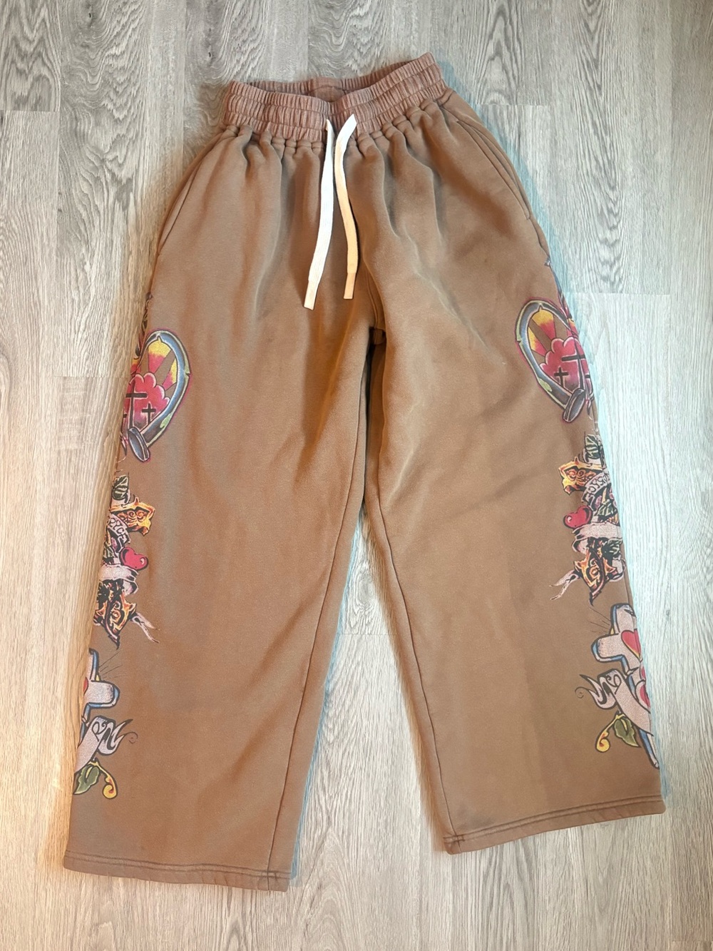 Graphic Heart Side-Print Tan Sweatpants